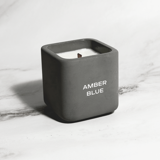Парфюмерная свеча ручной работы AMBER BLUE, серый стакан - изображение 2