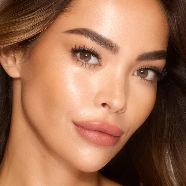 Тональный крем в стике Unreal Skin, оттенок 6 Medium для среднего тона кожи с холодным подтоном - изображение 5