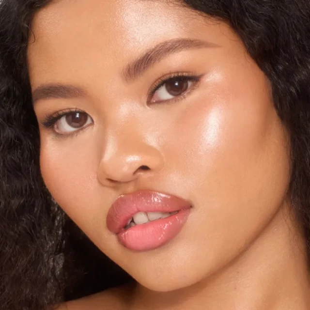 Тональный крем в стике Unreal Skin, оттенок 8 Medium для среднего и темного тона кожи с теплым подтоном - изображение 5