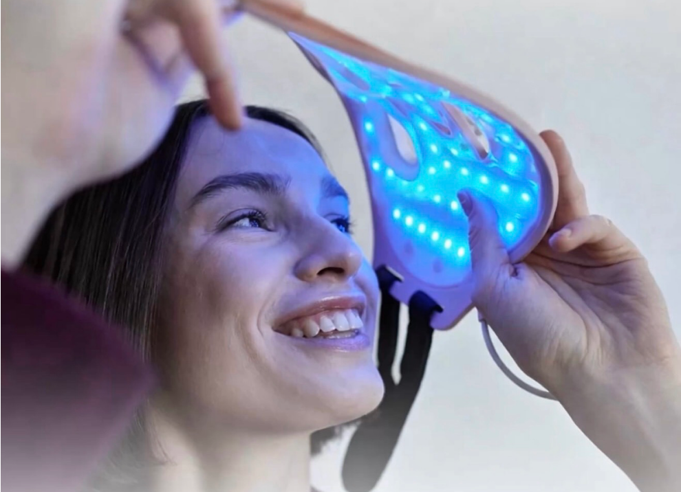 LED-маска для лица: для чего нужна, как работает и как выбрать ту самую