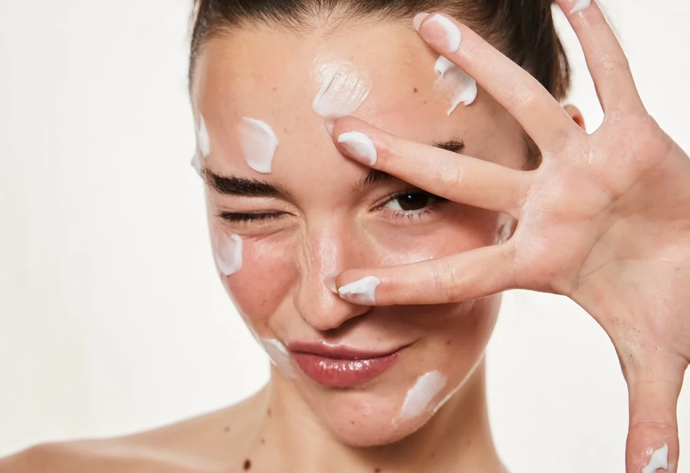 Как избавиться от высыпаний: правильный уход за проблемной кожей. Лучшие средства для очищения, увлажнения и коррекции акне.