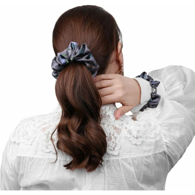 Комплект шелковых резинок для волос "Первоцвет" графитно-серый - изображение 4