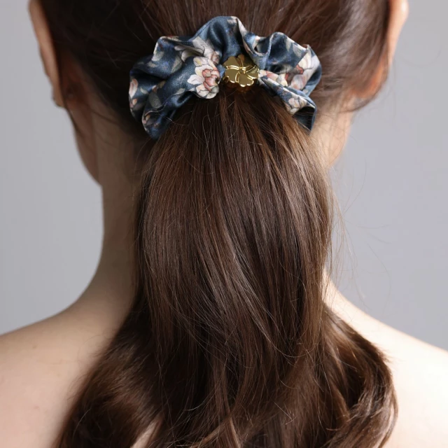Шелковая резинка для волос "Лазоревый цветок" темно-бирюзовая (в кейсе) - изображение 4