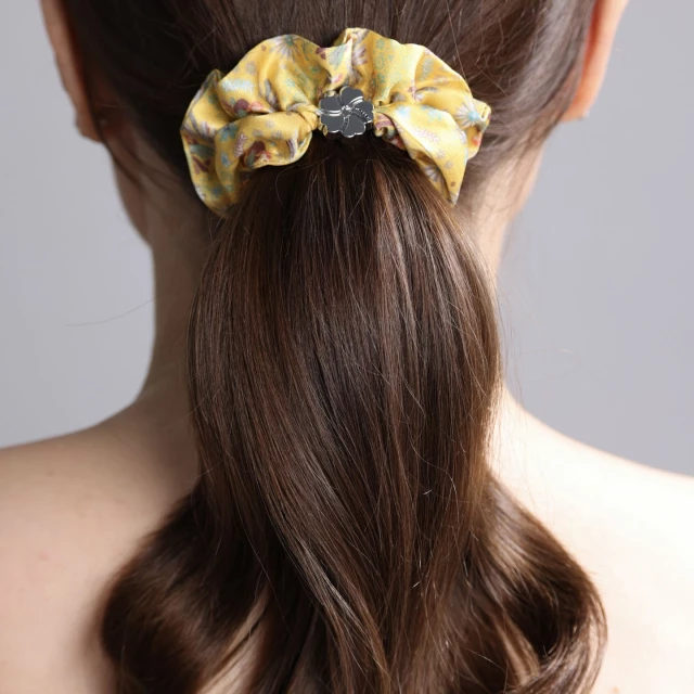 Шелковая резинка для волос "Оммаж" солнечно-желтая (в кейсе) - изображение 4