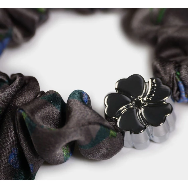 Шелковая резинка для волос "Первоцвет" графитно-серая (в кейсе) - изображение 3