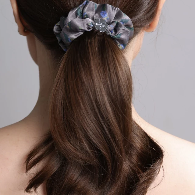 Шелковая резинка для волос "Первоцвет" графитно-серая (в кейсе) - изображение 4