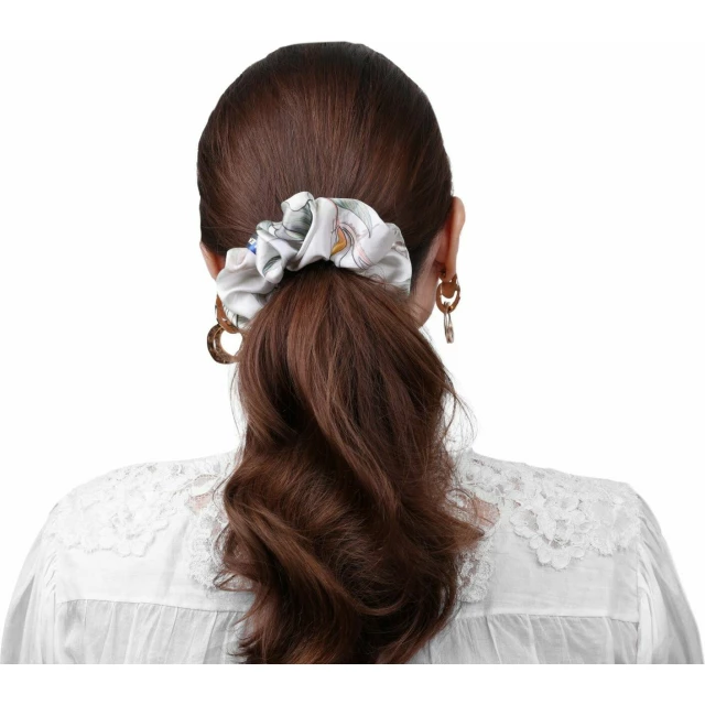Широкая шелковая резинка для волос "Лазоревый цветок", жемчужно-белая (в зип пакете) - изображение 2