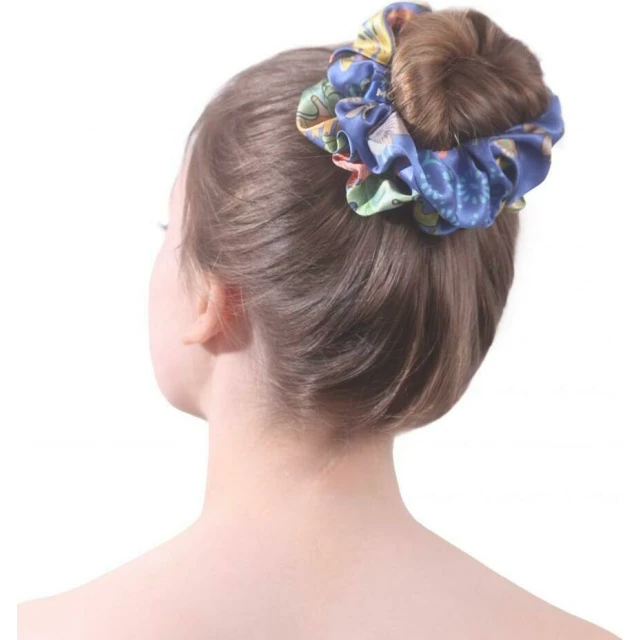 Широкая шелковая резинка для волос "Оммаж", васильково-синяя (в зип пакете) - изображение 3