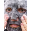 Черная пузырьковая маска для лица с древесным углем