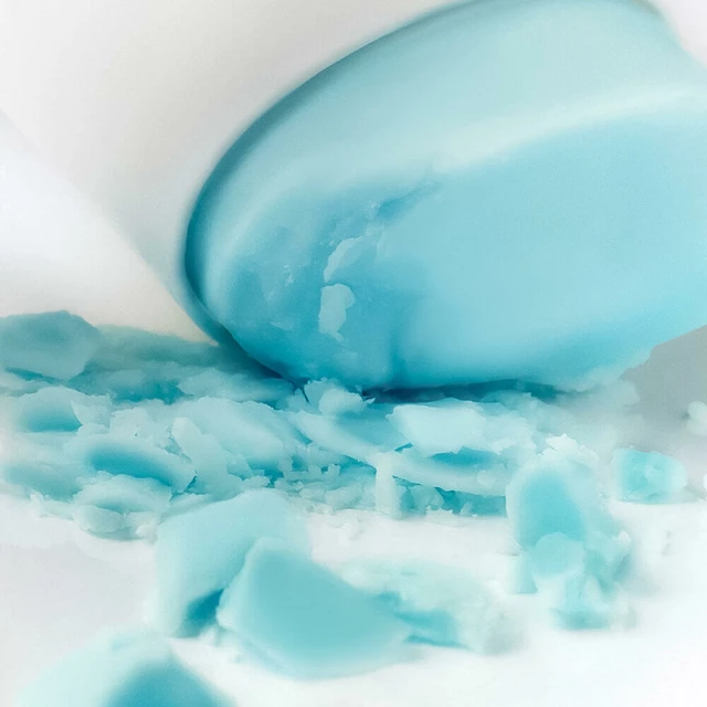 Солнцезащитный стик с шёлковым финишем SPF50+ - изображение 3