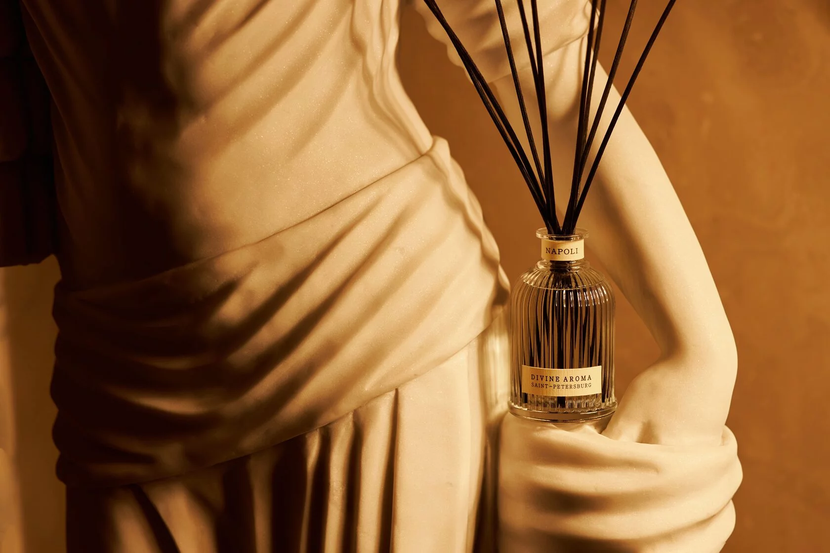 Divine aroma диффузор. Divine aroma диффузор зеленый. эволюция идеала красоты в искусстве.